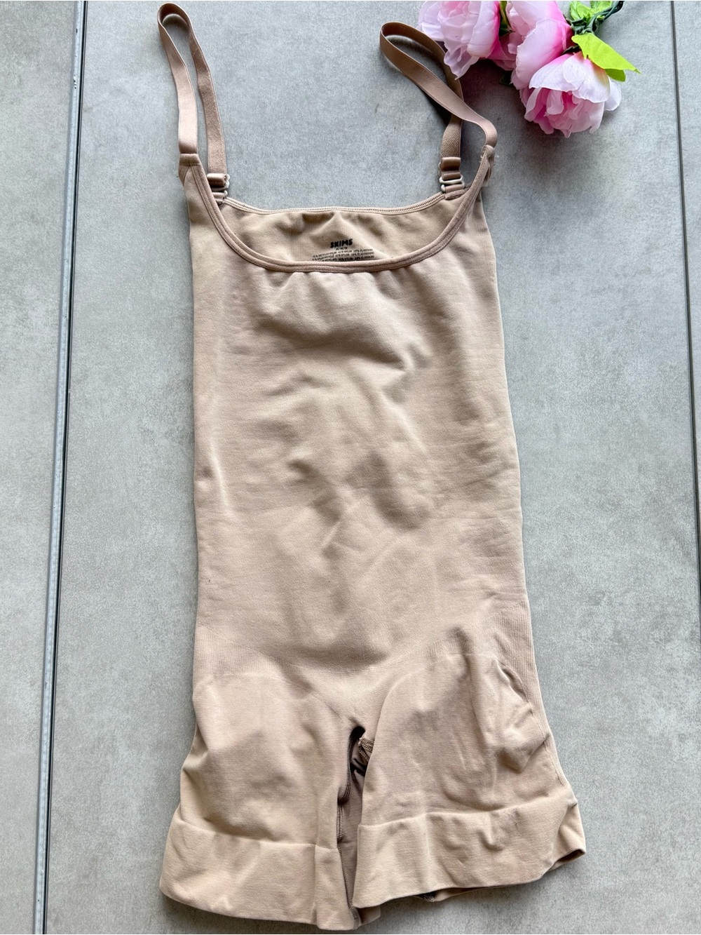 Skims Shape wear Medium Tan shorts sleeveless adjustable straps - Picture 2 of 6